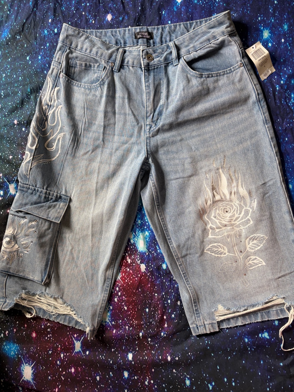 Hot Topic Light Blue Denim Jean Cargo Shorts with White Flame & Rose Prints